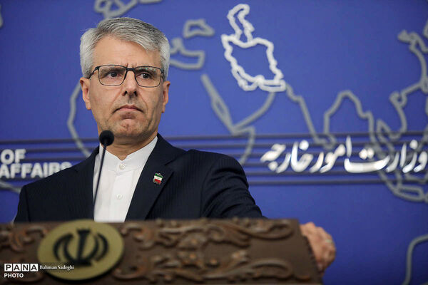 ادعای باز بودن تنگه هرمز‌ جنگ روانی و رسانه‌ای دشمن است/ دعوتنامه‌ای برای پیوستن به پیمان مکه دریافت نکردیم