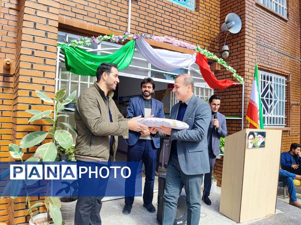 تقدیر از دانش‌آموزان برتر دبیرستان پژوهش آشخانه 