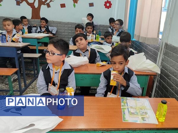 آیین جشن شکوفه‌ها در دبستان شاهد شهید بهنام محمدی ناحیه 2 کرج 