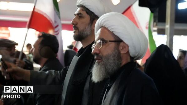 بیستمین اجتماع مردم فردیس همزمان با تشییع و تدفین شهید جنگ رمضان