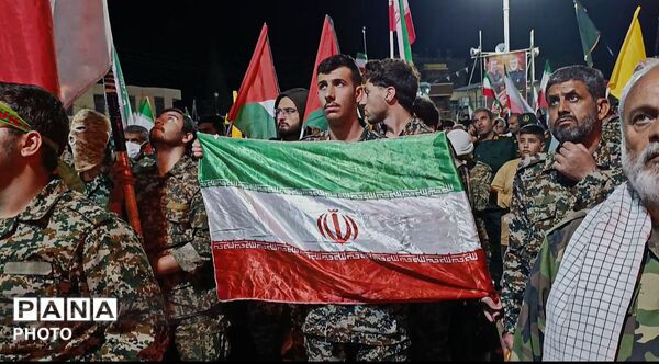 حضور بسیجیان فیروزآباد در میدان امام(ره)