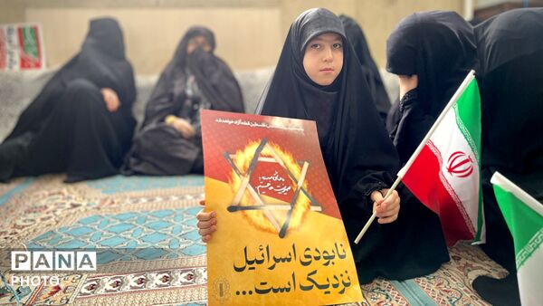 نماز جماعتی که در غم فراق پدر امت خوانده شد