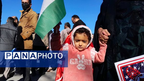 حضور پرشور مردم یاسوج در راهپیمایی ۲۲ بهمن