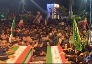 استقبال با شکوه مردم شهرستان کوهدشت در شب سی و دوم  از پیکر شهیدان  والامقام (پرویز و جواد ضرونی )