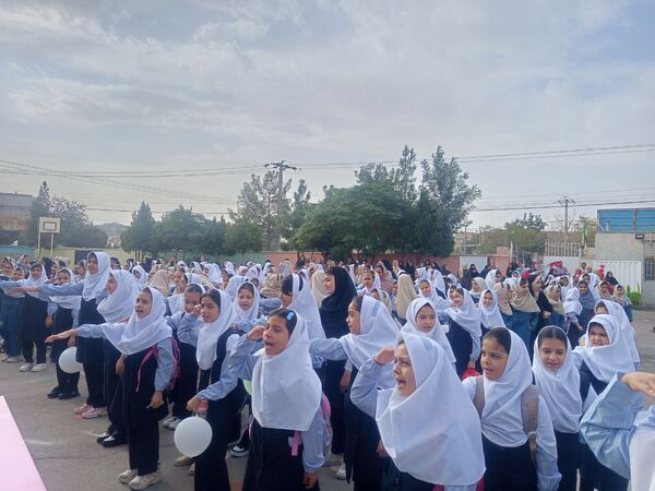 مراسم آغاز سال تحصیلی در مدرسه سمیه