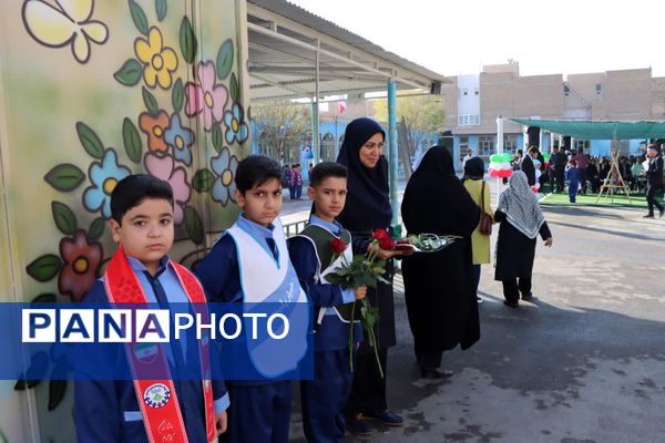 نواخته شدن زنگ شکوفه‌ها در یزد