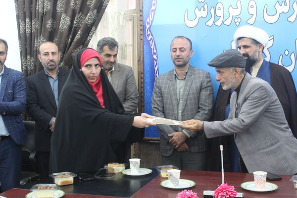 آیین تقدیر از دانش‌آموزان برگزیده مسابقات و جشنواره‌های بین‌المللی در گلوگاه