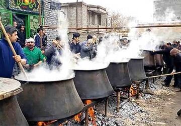مراسم پخت نذری اباعبدالله‌الحسین طی رسوم هر ساله در شهرستان طالقان 