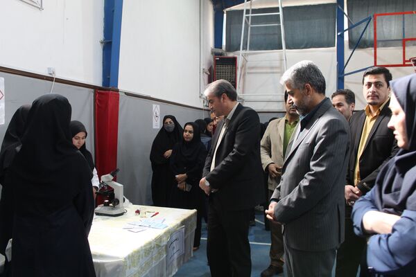 گرامیداشت روز آزمایشگاه در دبیرستان دخترانه شاهد غرویان وکیلی (۲۲)