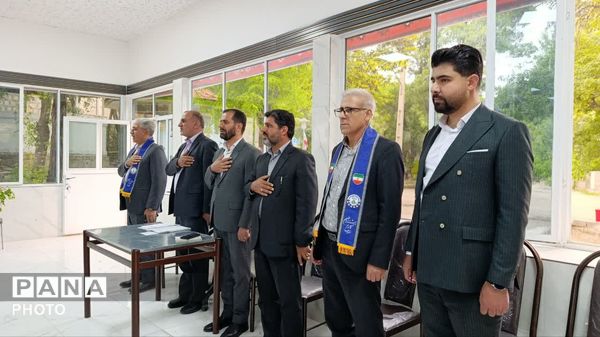 نشست مشاور وزیر آموزش‌ و پرورش با تشکل‌های دانش‌آموزی در یاسوج