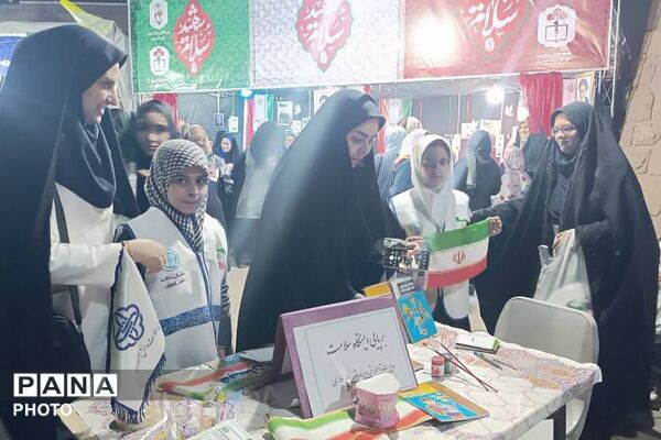 برپایی ایستگاه سلامت با حضور سفیران سلامت دانش‌آموزی ناحیه 2 شهرری در میدان نماز