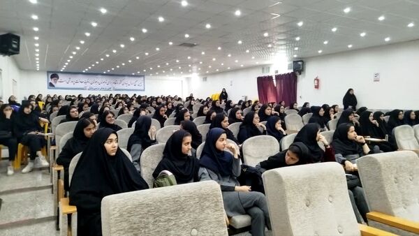 برگزاری همایش ویژه دانش آموزان کنکوری در خلیل آباد 