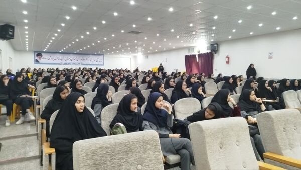 برگزاری همایش ویژه دانش آموزان کنکوری در خلیل آباد 