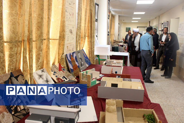 برپایی نمایشگاه هفته مشاغل در هنرستان شهید مهدی هندویان قم