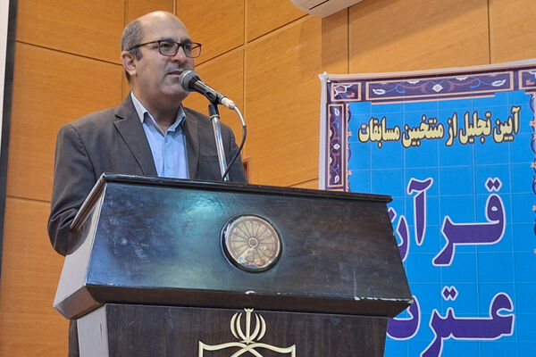 تقدیر از چهره های روشن در محفل ایمان 
