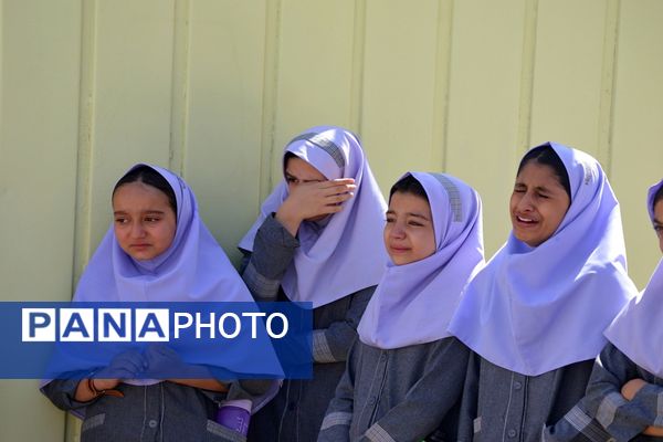 حضور پیکر شهید دانش‌آموز زینت بخش مدارس نجف‌آباد 