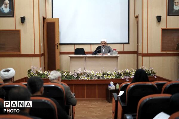 دومین نشست فعالان رسانه ای استان قم با موضوع تشییع رهبر شهید 