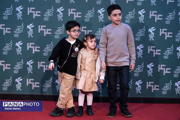 نشست نقد و بررسی فیلم «سرزمین فرشته‌ها» در چهل و چهارمین جشنواره ملی فیلم فجر