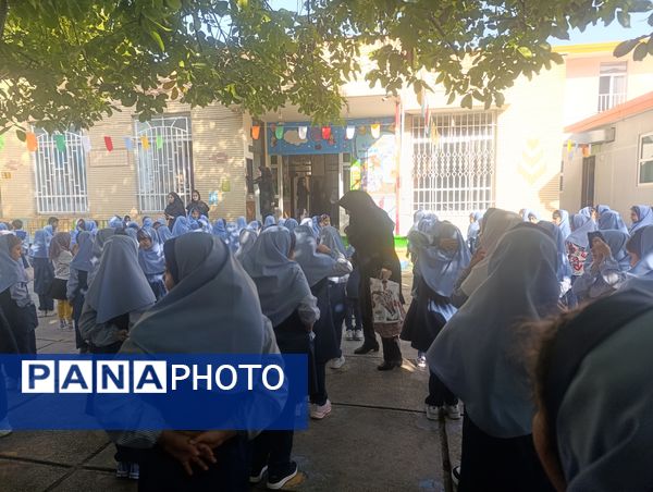 زنگ آغاز مهر در دبستان دخترانه مهر و ماه آشخانه 