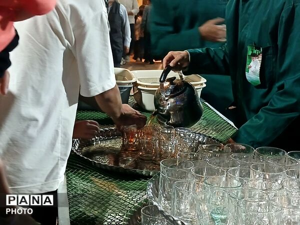  خدمت رسانی چایخانه حضرت زهرا 