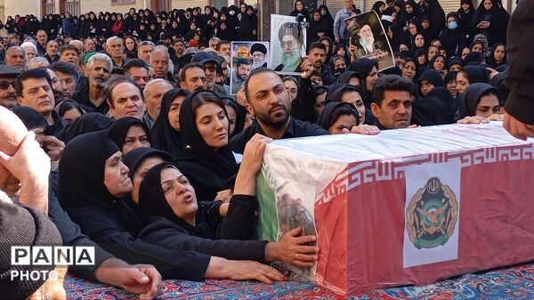 شهید عالی بر دوش هم استانی های خود تشیع شد 