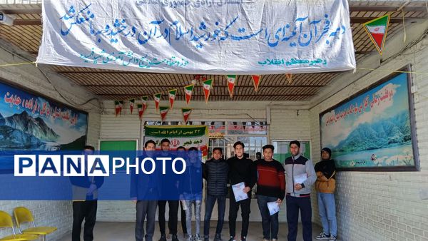 آیین تجلیل و قدردانی از برترین‌های مسابقات فوتسال درون مدرسه‌ای در دبیرستان امام رضا (ع) 