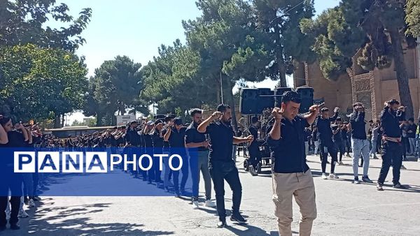 مراسم عزاداری و زنجیر زنی به مناسبت شهادت امام حسن عسکری«ع»