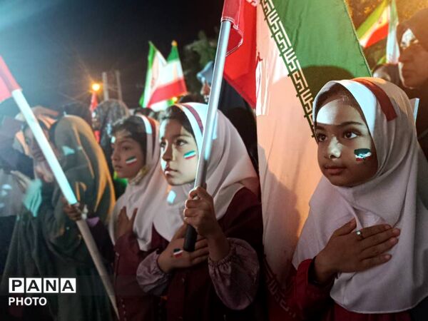 حضور پرشور مردم حاجی‌آباد در آیین‌ گرامیداشت شهدای انقلاب و دانش‌آموزان شجره طیبه