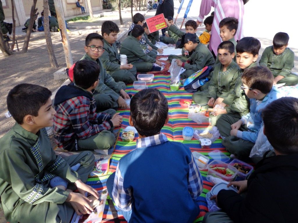 دورهمی «صبحانه سالم»  در دبستان شهدای غزه قم