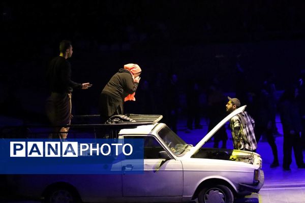 اجرای نمایش «راهبندان» در سومین شب از کنگره ملی 5580 شهید استان البرز