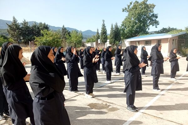 جشن جوانه‌ها در دبیرستان یاران امام 