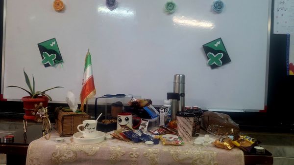 عطر مطالعه در کافه کتاب کلاس پنجم دبستان شاهد بنت‌الحسین تبریز