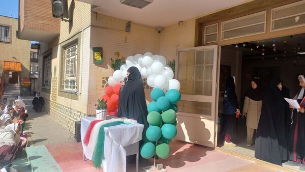 جشن دهه انقلاب و زنگ حماسه آفرینی انقلاب در دبستان شطیطه ۲