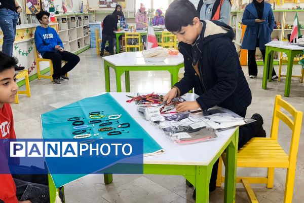 غرفه کار آفرینی و غرفه بازی به مناسبت دهه فجر در کانون پرورش فکری اندیشه