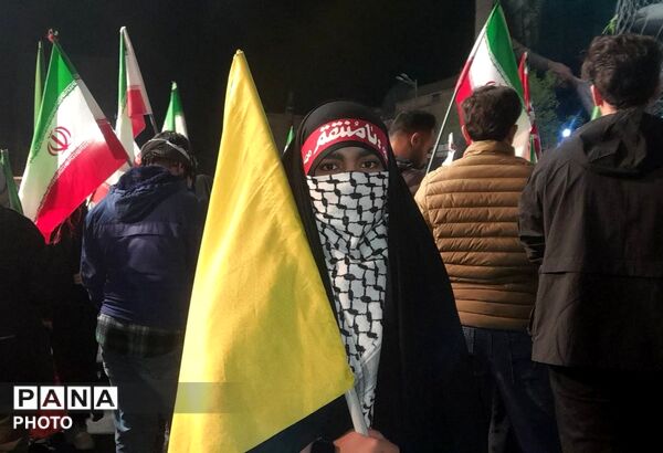 مردم انقلابى تهران، پاى کار وطن