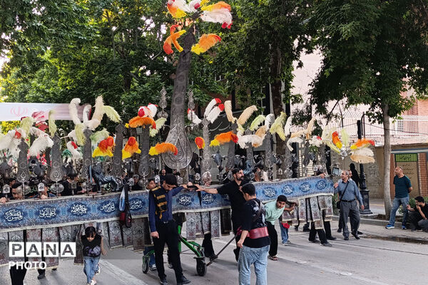 آیین باشکوه علم‌گردانی در غروب عاشورا 