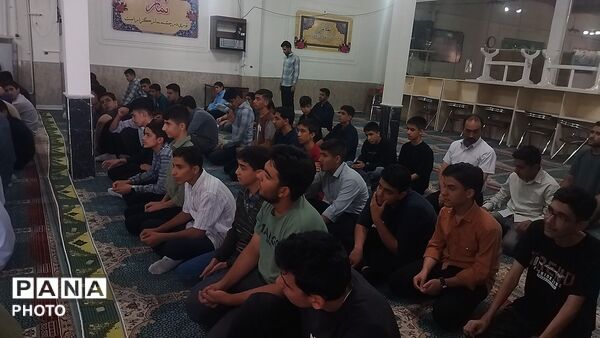 نماز جماعت در دبیرستان شاهد ابوذر غفاری نیشابور 