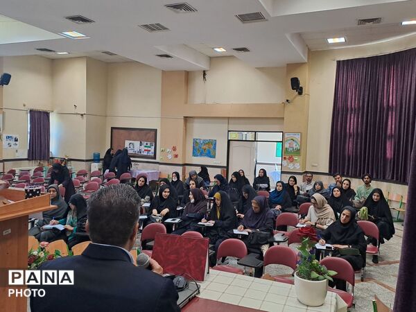 نخستین نشست هم‌اندیشی مراقبین سلامت منطقه ۱۰ تهرا‌ن در سال تحصیلی جدید