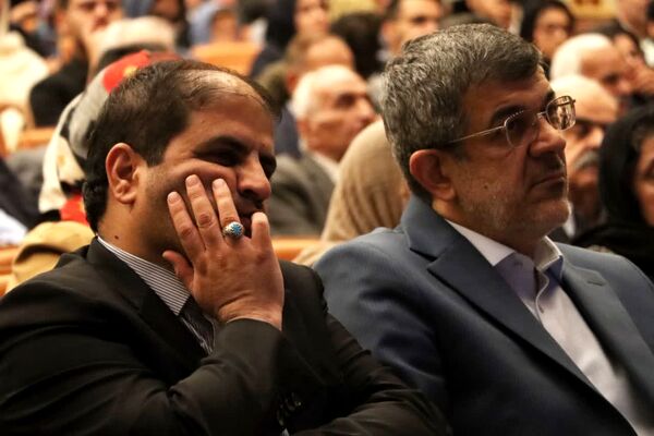 سند هویتی استاد ایرج افشار در یزد رونمایی شد