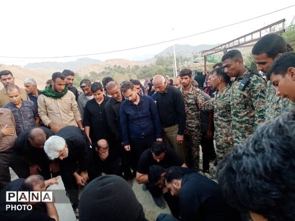 خاک سپاری پیکر شهید حمید عوض‌زاده در روستای خورخوروست فین