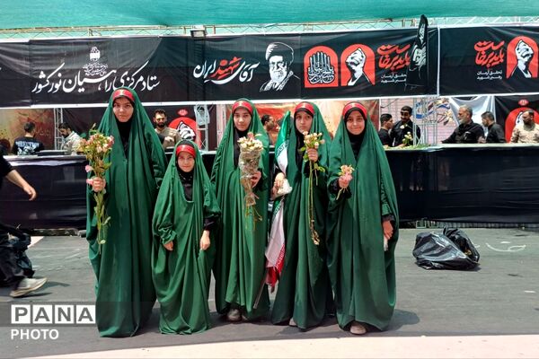 اجرای گروه سرود ریحانه‌الحسین پردیس در مراسم تشییع  رهبر شهید