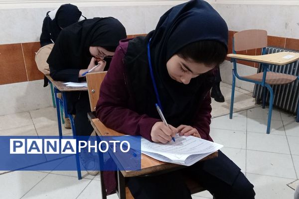 برگزاری امتحانات نوبت اول در دبیرستان دخترانه نرجس باقرشهر 