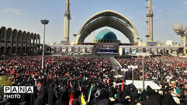  تهران در سوگِ رهبر شهید ایستاد