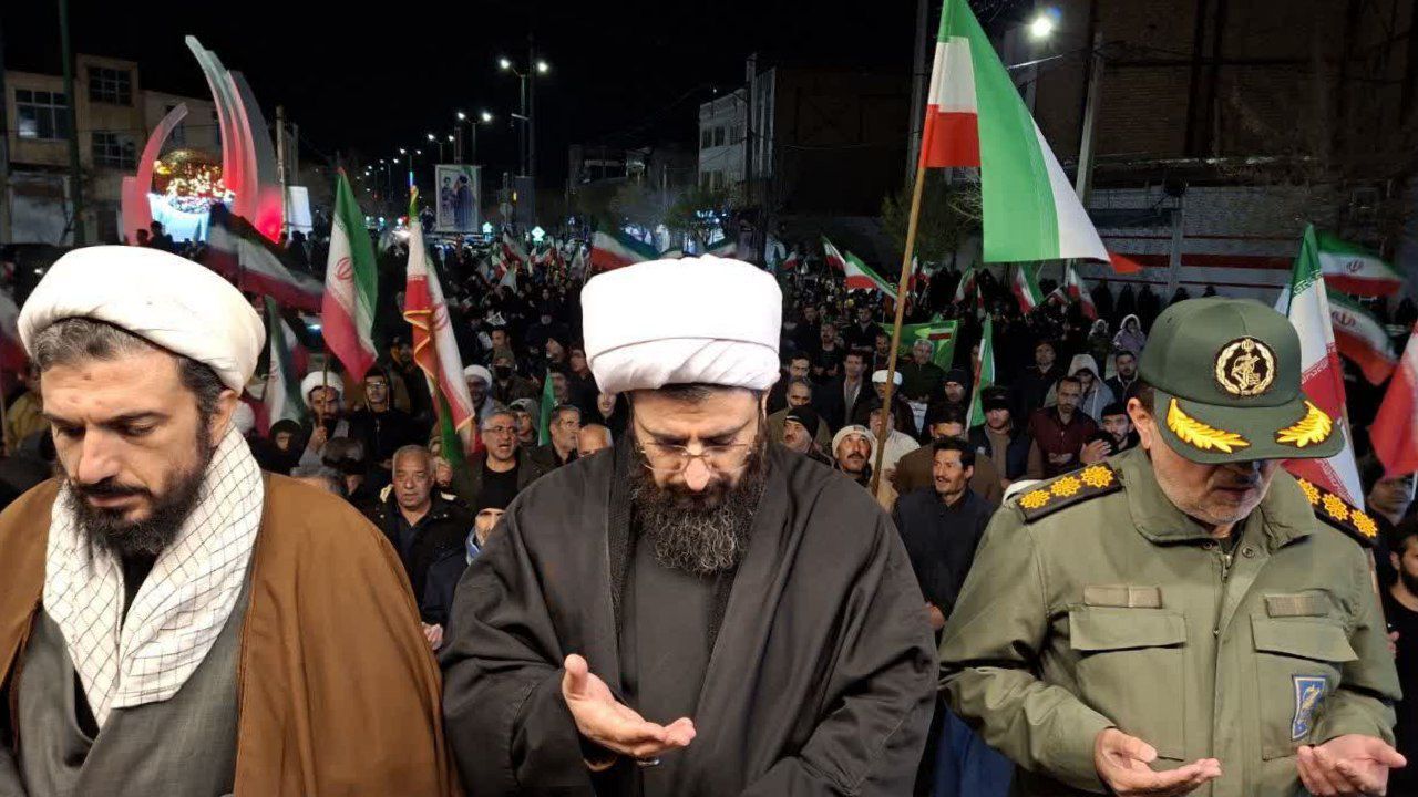 فامنین در مسیر انقلاب؛ راهپیمایی پرشور قیام لیل