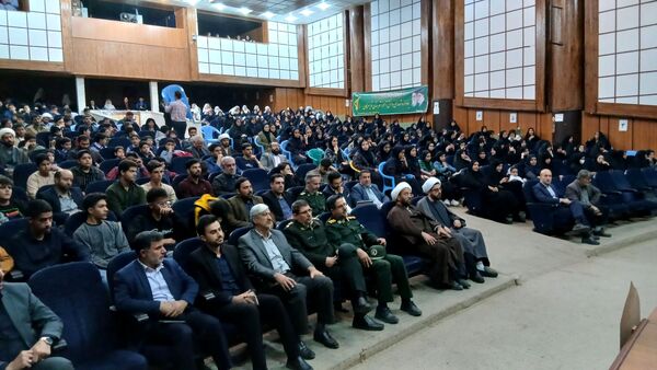 سی‌ودومین اجلاس سراسری نماز و یادواره شهدای دانش‌آموز در تویسرکان 