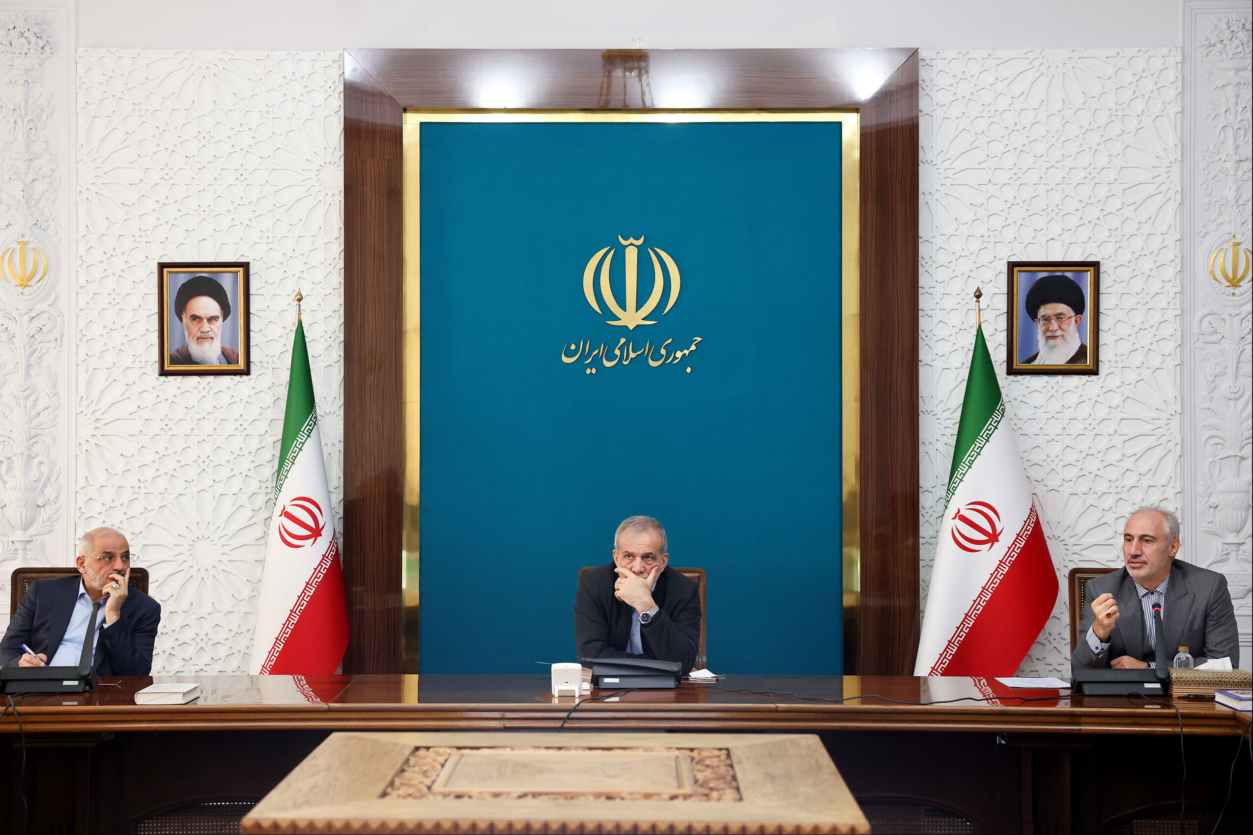 جلسه پیگیری احداث نیروگاه‌های برق خورشیدی تشکیل شد
