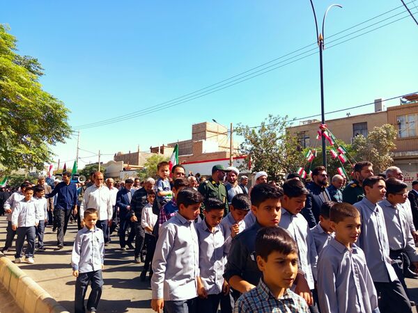 قدمی هم‌سنگر ایمان؛ از مدرسه تا صف نماز جمعه