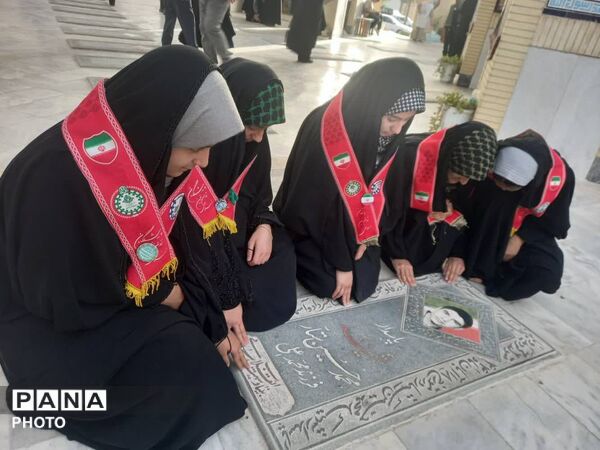 تجدید پیمان دانش‌آموزان پیشتاز ابرکوه آرمان‌های شهدا