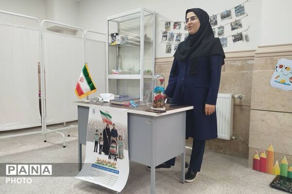 گامی در جهت ارتقای سلامت مدارس قدس؛ تجهیز و بهره‌برداری از اتاق بهداشت آموزشگاه اسماعیل‌منش ۲