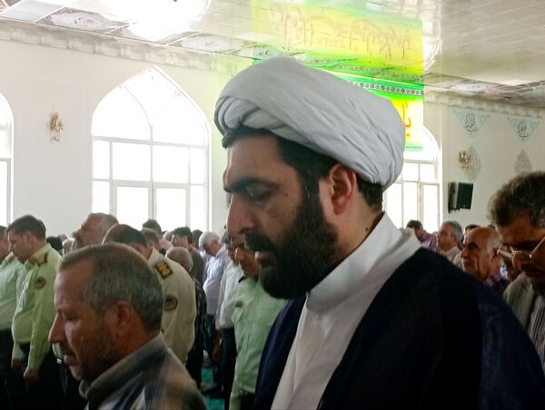نماز جمعه‌ای با رنگ و بوی معلمی